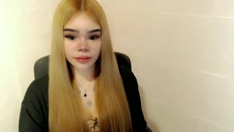 Snapshot of preciousangel69xxx chatting on 24, 5, 2026 MAXXINE online show from 24, 5, 2026