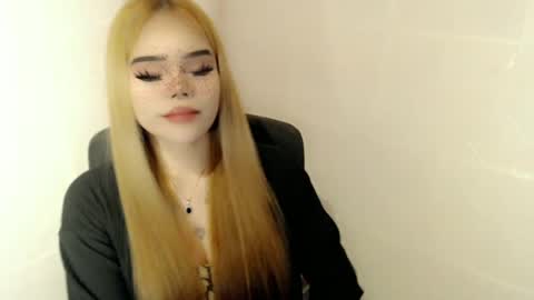Snapshot of preciousangel69xxx chatting on 6, 6, 2026 MAXXINE online show from 6, 6, 2026
