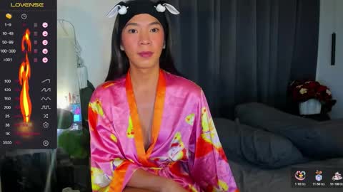 Julia Flores online show from 23, 10, 2025