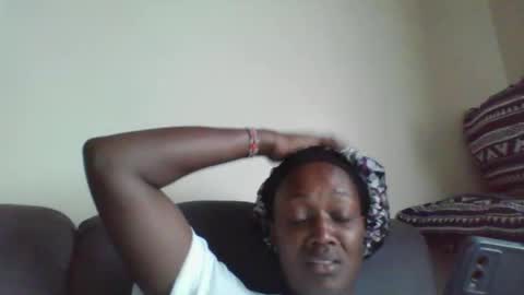 Snapshot of pretty_beib chatting on 25, 4, 2026 Karol online show from 25, 4, 2026