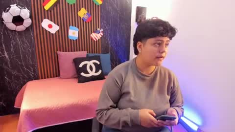 pretty_honey22 online show from 20, 6, 2026