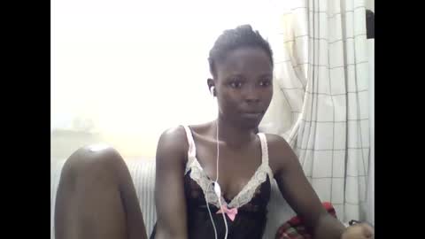 Snapshot of pretty_petite_ebony chatting on 7, 6, 2026 pretty_petite_ebony online show from 7, 6, 2026