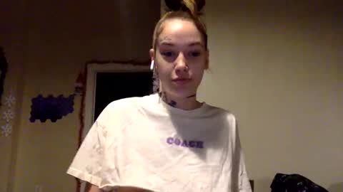 prettybabynik online show from 17, 11, 2025