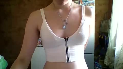 Snapshot of prettybella_7 chatting on 10, 6, 2026 Bella online show from 10, 6, 2026