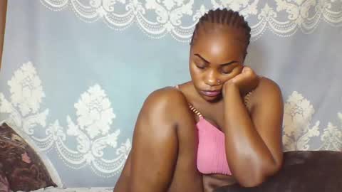 Snapshot of prettydarkskin002 chatting on 18, 9, 2025 SHANIA online show from 18, 9, 2025