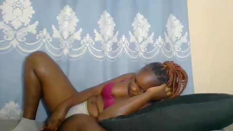 Snapshot of prettydarkskin002 chatting on 8, 10, 2025 SHANIA online show from 8, 10, 2025