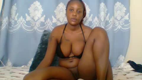 Snapshot of prettydarkskin002 chatting on 11, 10, 2025 SHANIA online show from 11, 10, 2025