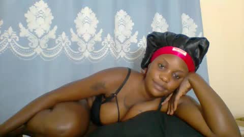 Snapshot of prettydarkskin002 chatting on 11, 10, 2025 SHANIA online show from 11, 10, 2025
