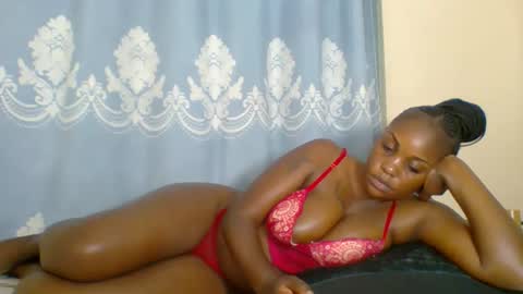 Snapshot of prettydarkskin002 chatting on 21, 10, 2025 SHANIA online show from 21, 10, 2025