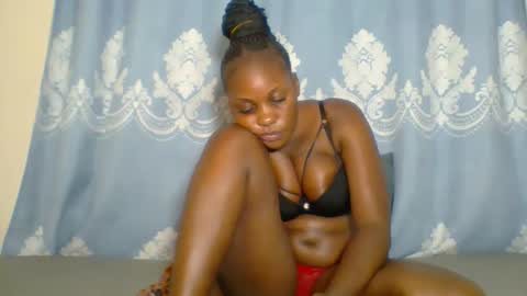 Snapshot of prettydarkskin002 chatting on 24, 10, 2025 SHANIA online show from 24, 10, 2025