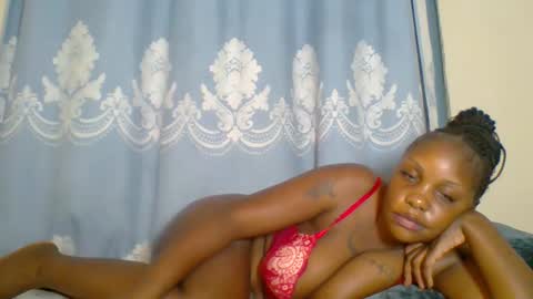 Snapshot of prettydarkskin002 chatting on 25, 10, 2025 SHANIA online show from 25, 10, 2025