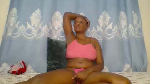 Snapshot of prettydarkskin002 chatting on 29, 10, 2025 SHANIA online show from 29, 10, 2025