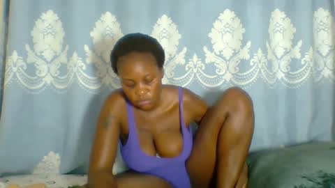 Snapshot of prettydarkskin002 chatting on 9, 11, 2025 SHANIA online show from 9, 11, 2025