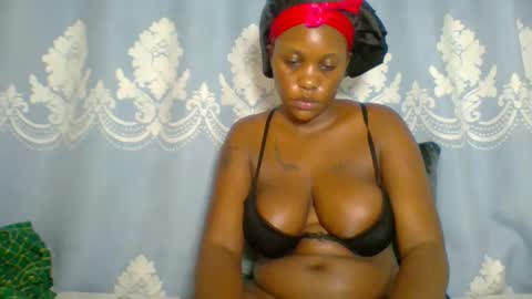 Snapshot of prettydarkskin002 chatting on 10, 11, 2025 SHANIA online show from 10, 11, 2025