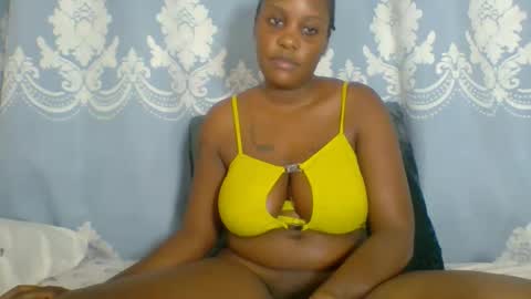 Snapshot of prettydarkskin002 chatting on 16, 11, 2025 SHANIA online show from 16, 11, 2025