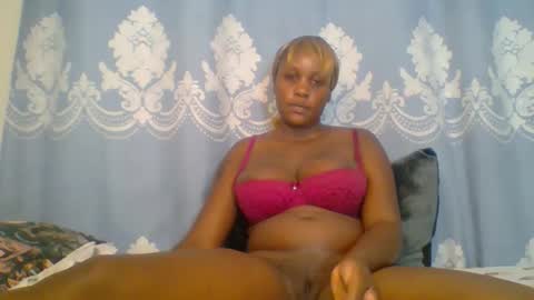 Snapshot of prettydarkskin002 chatting on 17, 11, 2025 SHANIA online show from 17, 11, 2025