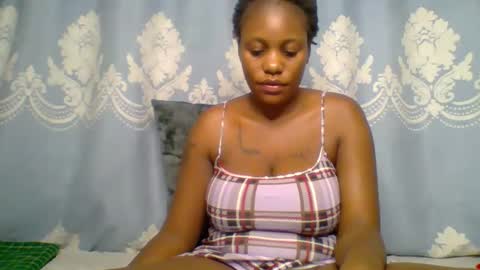 Snapshot of prettydarkskin002 chatting on 19, 11, 2025 SHANIA online show from 19, 11, 2025