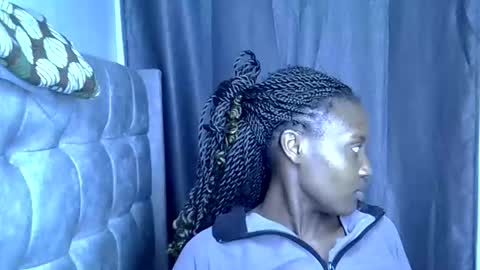 Snapshot of prettyelsie chatting on 2, 5, 2026 Prettiesexxy online show from 2, 5, 2026