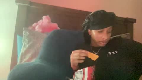 prettyfacefemale online show from 13, 5, 2026