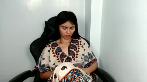 prettylittle_lady online show from 8, 6, 2026