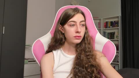 Snapshot of prettysomething chatting on 17, 5, 2026 Sophie next stream will be at Monday i will wait you guys online show from 17, 5, 2026