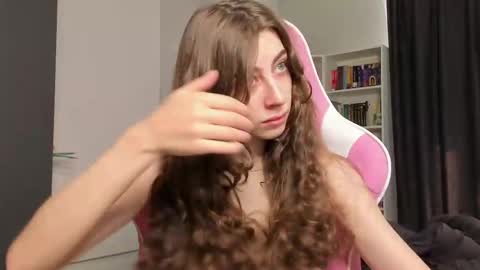 Snapshot of prettysomething chatting on 18, 5, 2026 Sophie next stream will be at Monday i will wait you guys online show from 18, 5, 2026