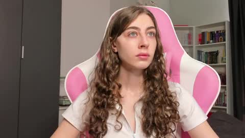 Snapshot of prettysomething chatting on 19, 5, 2026 Sophie next stream will be at Monday i will wait you guys online show from 19, 5, 2026