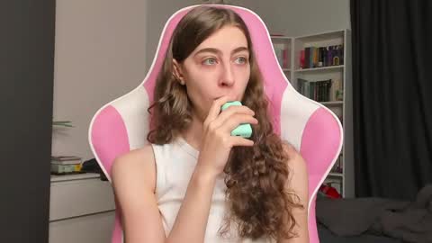 Snapshot of prettysomething chatting on 21, 5, 2026 Sophie next stream will be at Monday i will wait you guys online show from 21, 5, 2026