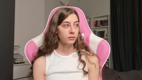 Snapshot of prettysomething chatting on 28, 5, 2026 Sophie next stream will be at Monday i will wait you guys online show from 28, 5, 2026