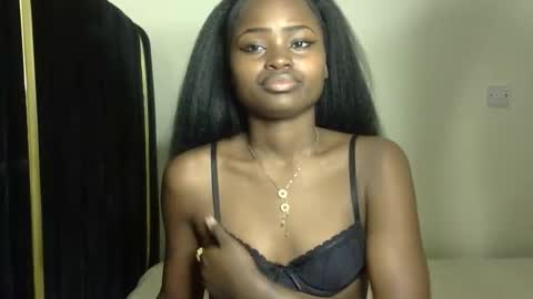 Snapshot of princess_bee1 chatting on 1, 10, 2025 princess online show from 1, 10, 2025