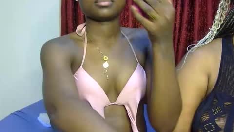 Snapshot of princess_bee1 chatting on 8, 10, 2025 princess online show from 8, 10, 2025