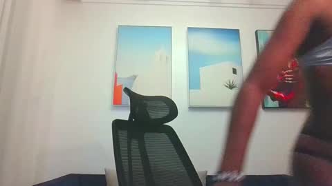 Snapshot of princess_bee1 chatting on 3, 11, 2025 princess online show from 3, 11, 2025