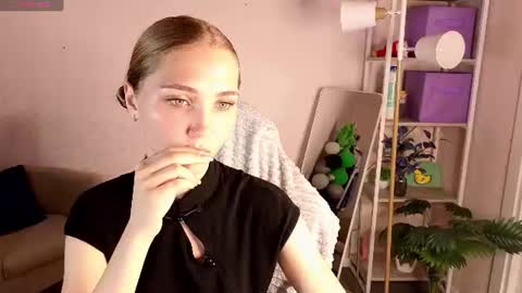 Lily online show from 25, 7, 2026