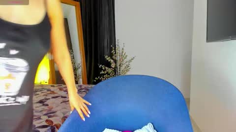 Snapshot of princessmariana25 chatting on 15, 12, 2025 princessmariana25 online show from 15, 12, 2025