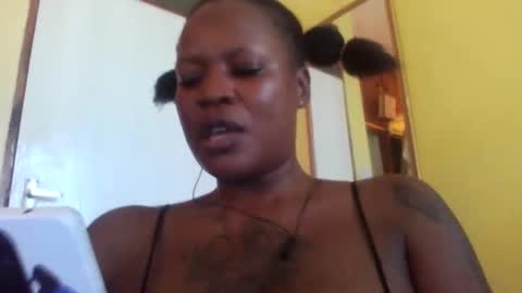 Snapshot of princessmiles2 chatting on 2, 11, 2025 phelly online show from 2, 11, 2025