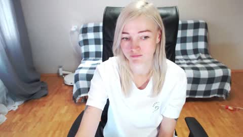 Snapshot of puma_ma chatting on 10, 9, 2025 Polly online show from 10, 9, 2025