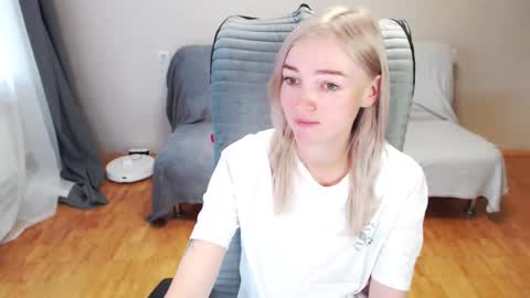 Snapshot of puma_ma chatting on 13, 10, 2025 Polly online show from 13, 10, 2025