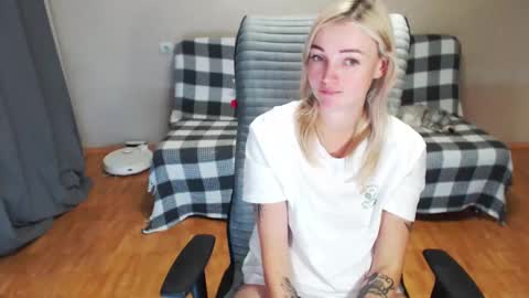 Snapshot of puma_ma chatting on 4, 12, 2025 Polly online show from 4, 12, 2025