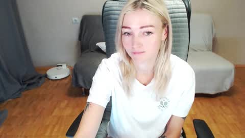 Snapshot of puma_ma chatting on 14, 12, 2025 Polly online show from 14, 12, 2025