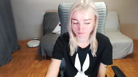 Snapshot of puma_ma chatting on 17, 12, 2025 Polly online show from 17, 12, 2025