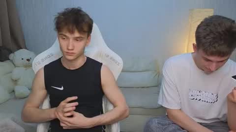 Snapshot of pupsenish chatting on 4, 12, 2025 Jesse online show from 4, 12, 2025