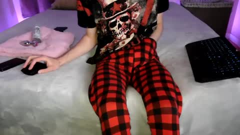 Snapshot of pussylover2182 chatting on 12, 12, 2024 pussylover2182 online show from 12, 12, 2024