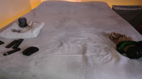 Snapshot of pussylover2182 chatting on 28, 12, 2024 pussylover2182 online show from 28, 12, 2024