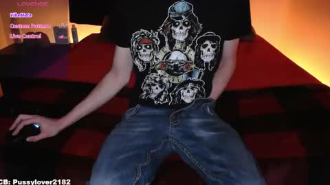 Snapshot of pussylover2182 chatting on 18, 11, 2025 pussylover2182 online show from 18, 11, 2025