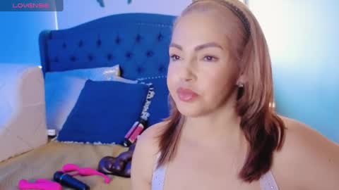 Queen And King online show from 11, 2, 2025