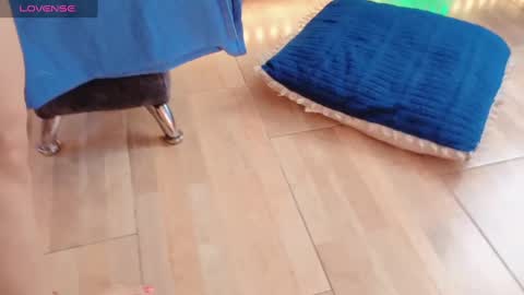 Queen And King online show from 11, 2, 2025