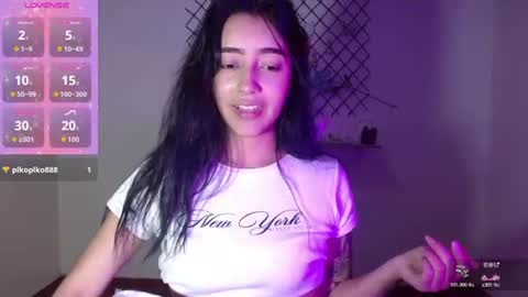 Snapshot of quee_tiana chatting on 30, 6, 2026 your princess online show from 30, 6, 2026