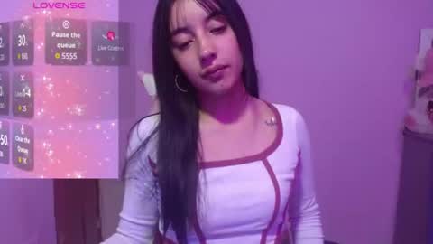 Snapshot of quee_tiana chatting on 17, 7, 2026 your princess online show from 17, 7, 2026