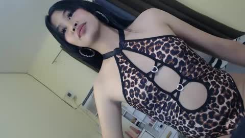 queen bella online show from 12, 4, 2026