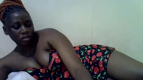 Snapshot of queen_leilla chatting on 12, 6, 2026 queen_leilla online show from 12, 6, 2026